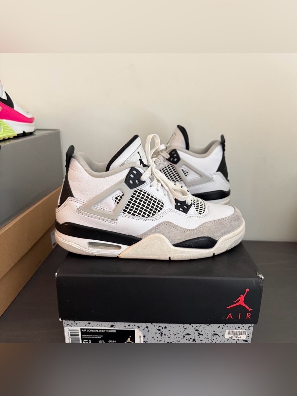 Air Jordan Retro 4/ Oreo / Size 5 in men’s and Size 7.5 in Womens